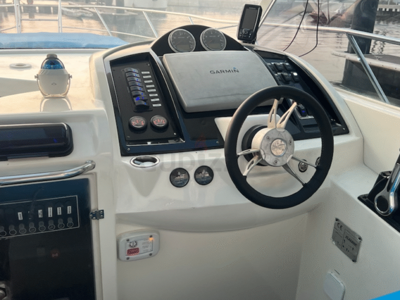 Mini yacht flagship 2012