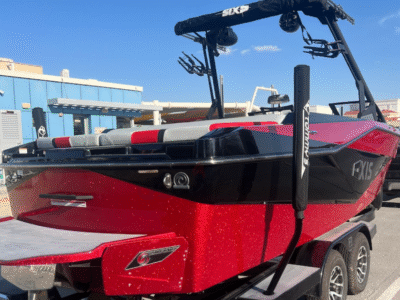 Axis T235 - 23.5ft Wakesurf Boat
