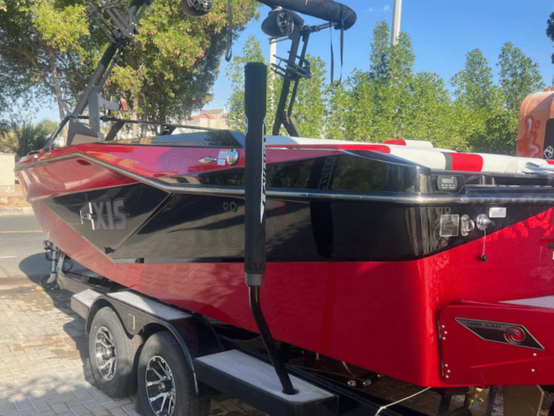 Axis T235 - 23.5ft Wakesurf Boat