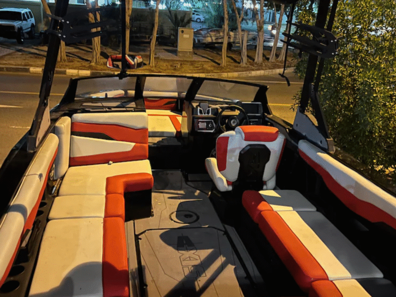 Axis T235 - 23.5ft Wakesurf Boat