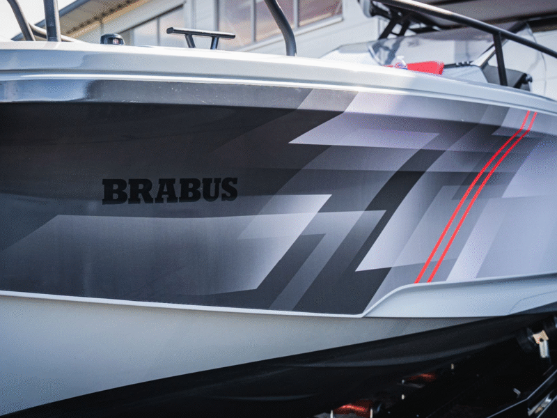 Brabus Shadow 300 Cross Top incl. Trailer