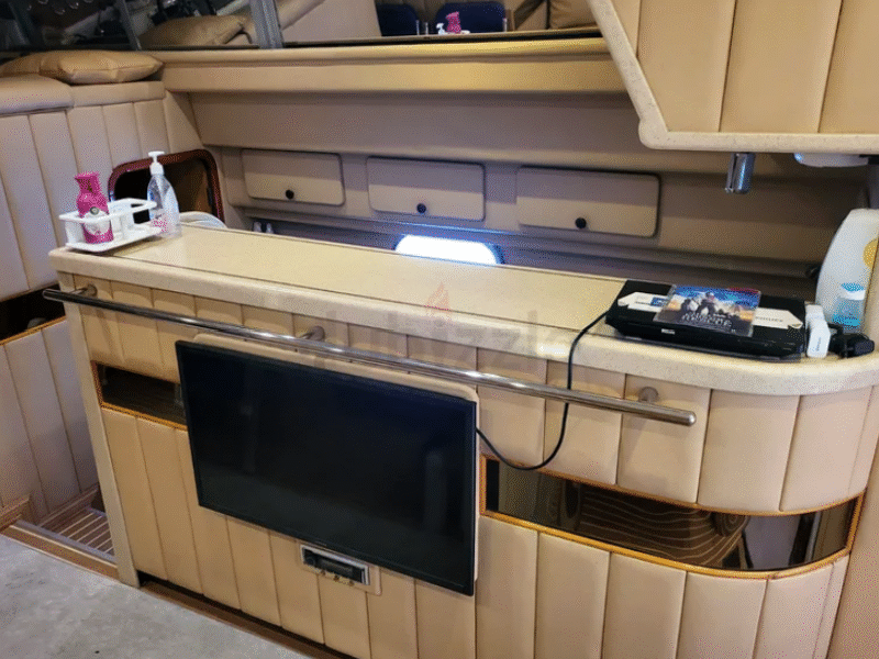 2006 Fly Bridge Catamaran Yacht
