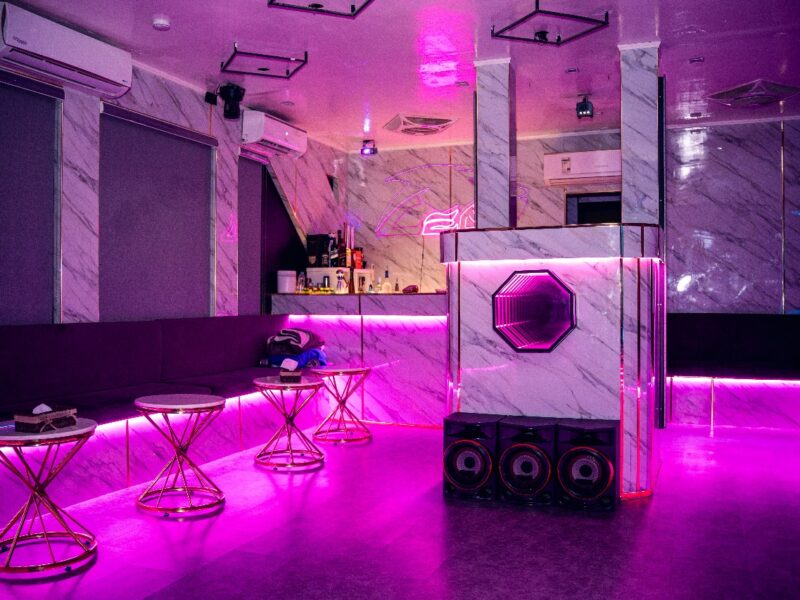 Floating nightclub - Investment opportunity