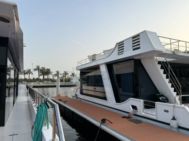 Luxury Floating Houseboat – 18m x 6m