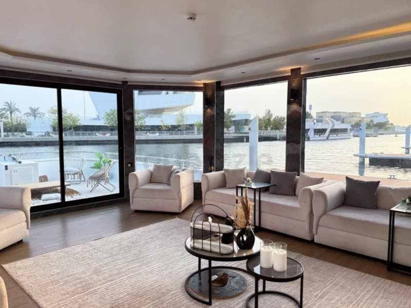 Luxury Floating Houseboat – 18m x 6m