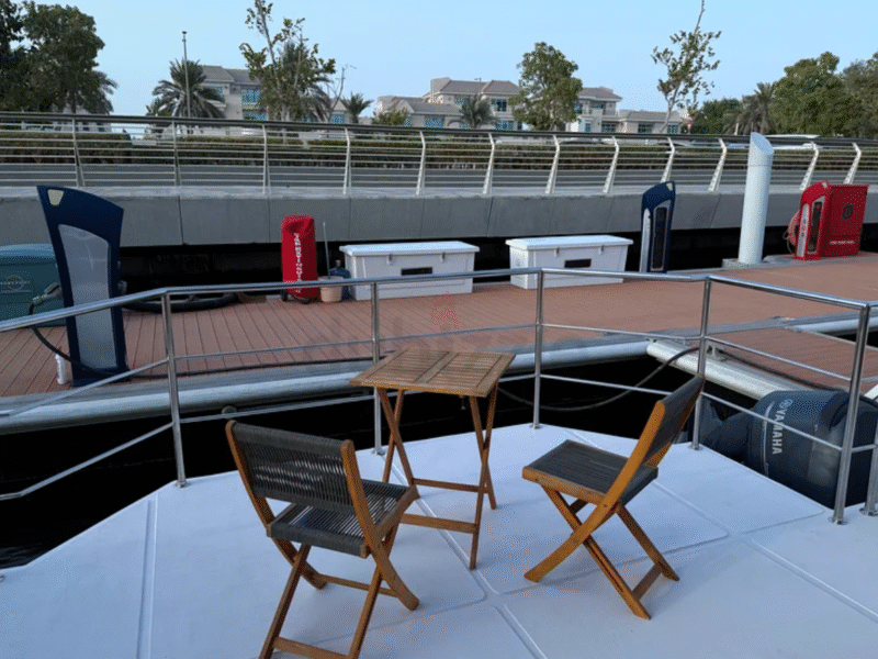 Luxury Floating Houseboat – 18m x 6m
