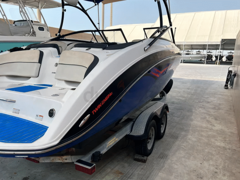Yamaha jet boat 240