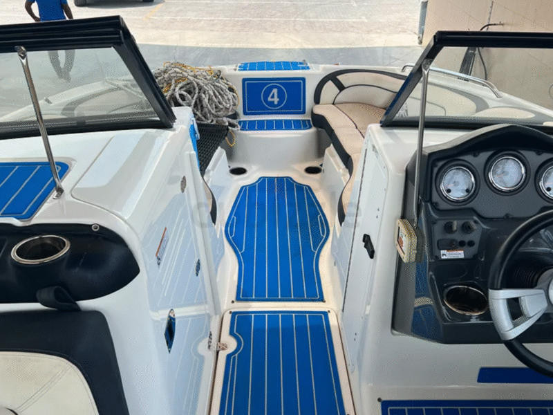 Yamaha jet boat 240