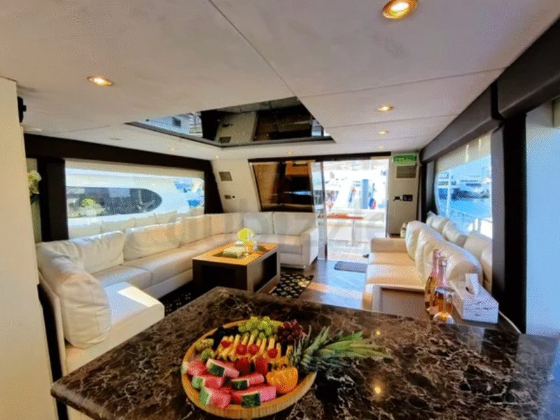 78ft Yacht with Jacuzzi in Dubai