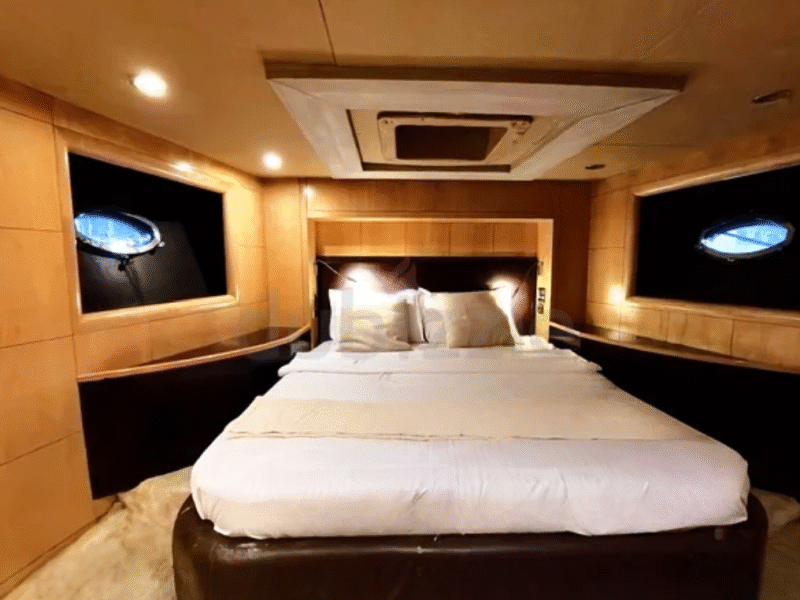 78ft Yacht with Jacuzzi in Dubai