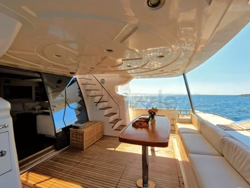 78ft Yacht with Jacuzzi in Dubai