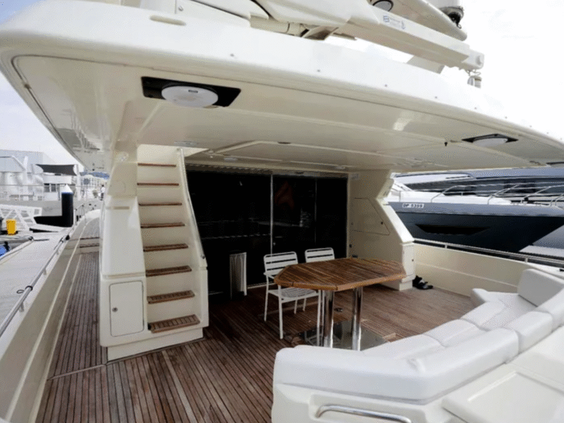 1996 Ferretti Yachts 80