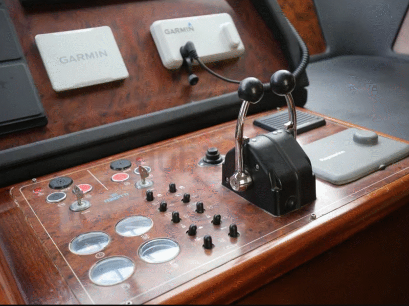 1996 Ferretti Yachts 80