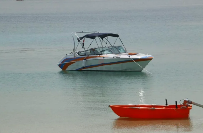 Speed boat for sale 1200 HR with full service