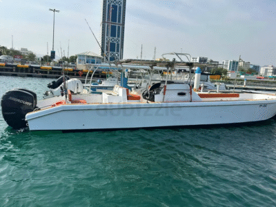 40 ft, 2019 model Fully serviced, ready and currently in the water No expenses needed